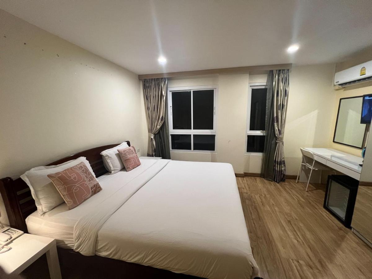 V Check Inn Sukhumvit 22 Bangkok Exterior foto